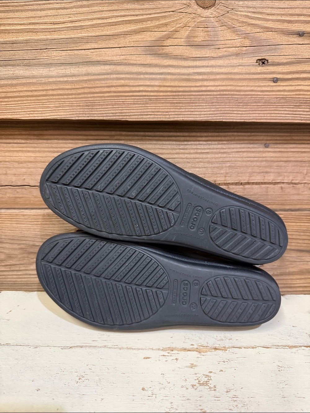 CROCS Sanrah Beveled Circle Sandals - Picture 9 of 10